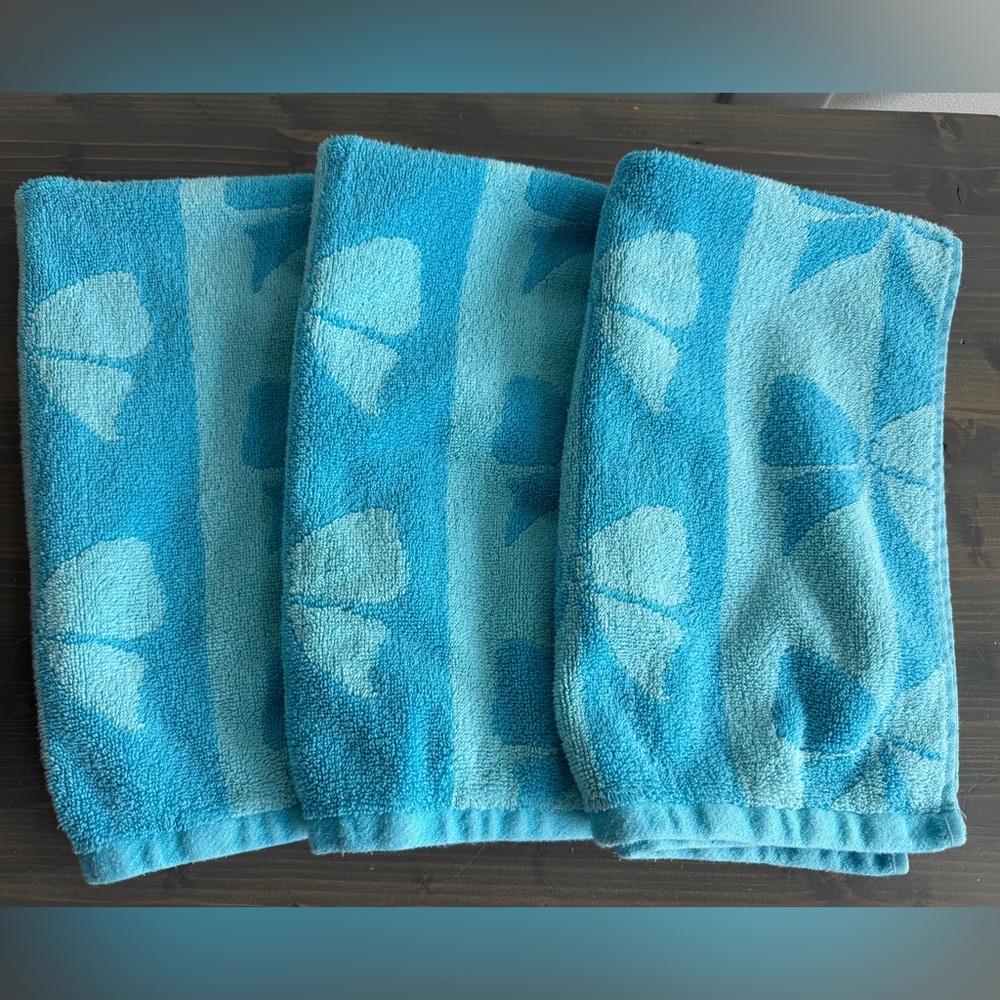 Betsey Johnson bow tie hand towels x 3